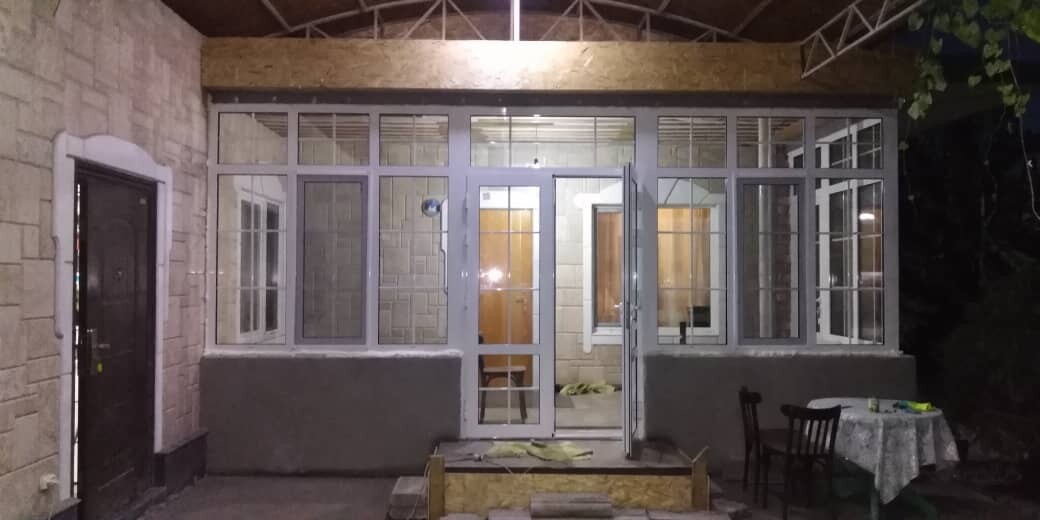 Входная группа с остеклением